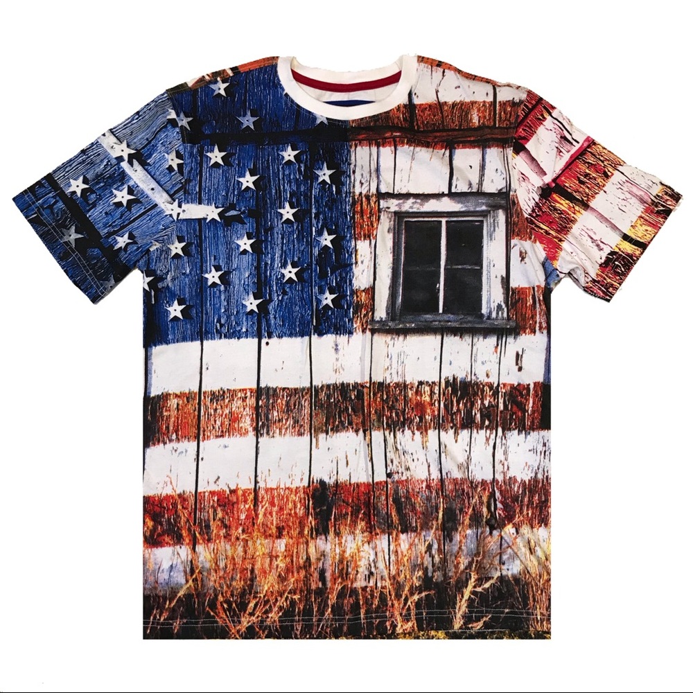 Men’s “American Flag” tee. 🇺🇸 Size XL.